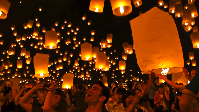 Thailand Yi Peng Festival lantern Chiang Mai aroundtheworldwithjustin.com