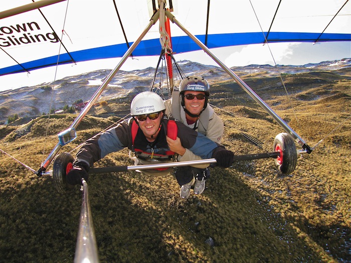 Queenstown must do list New Zealand hang gliding aroundtheworldwithjustin.com