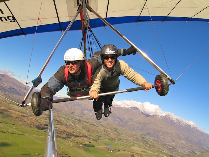 Queenstown must do list New Zealand Hang Gliding aroundtheworldwithjustin.com